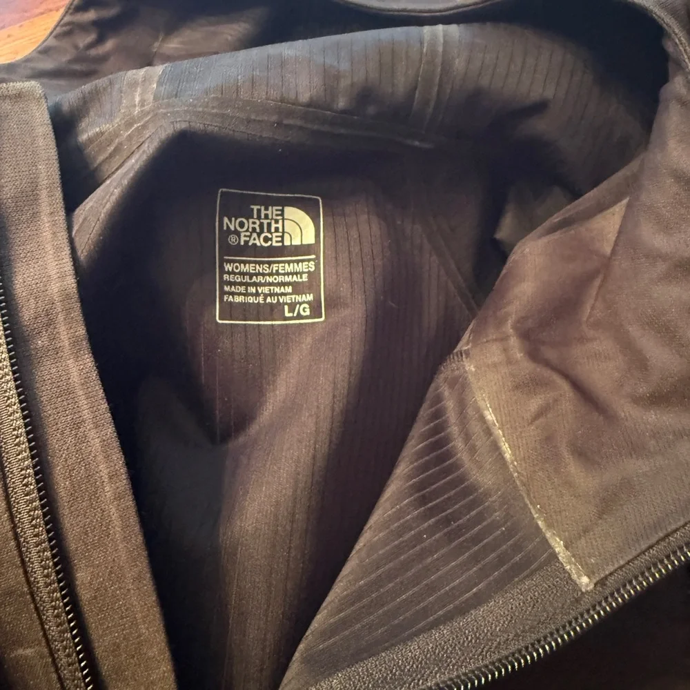 The North Face Black Hooded Jacket - Picture 9 of 9